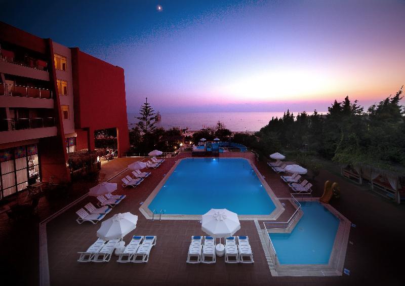 Bella Luna Hotel