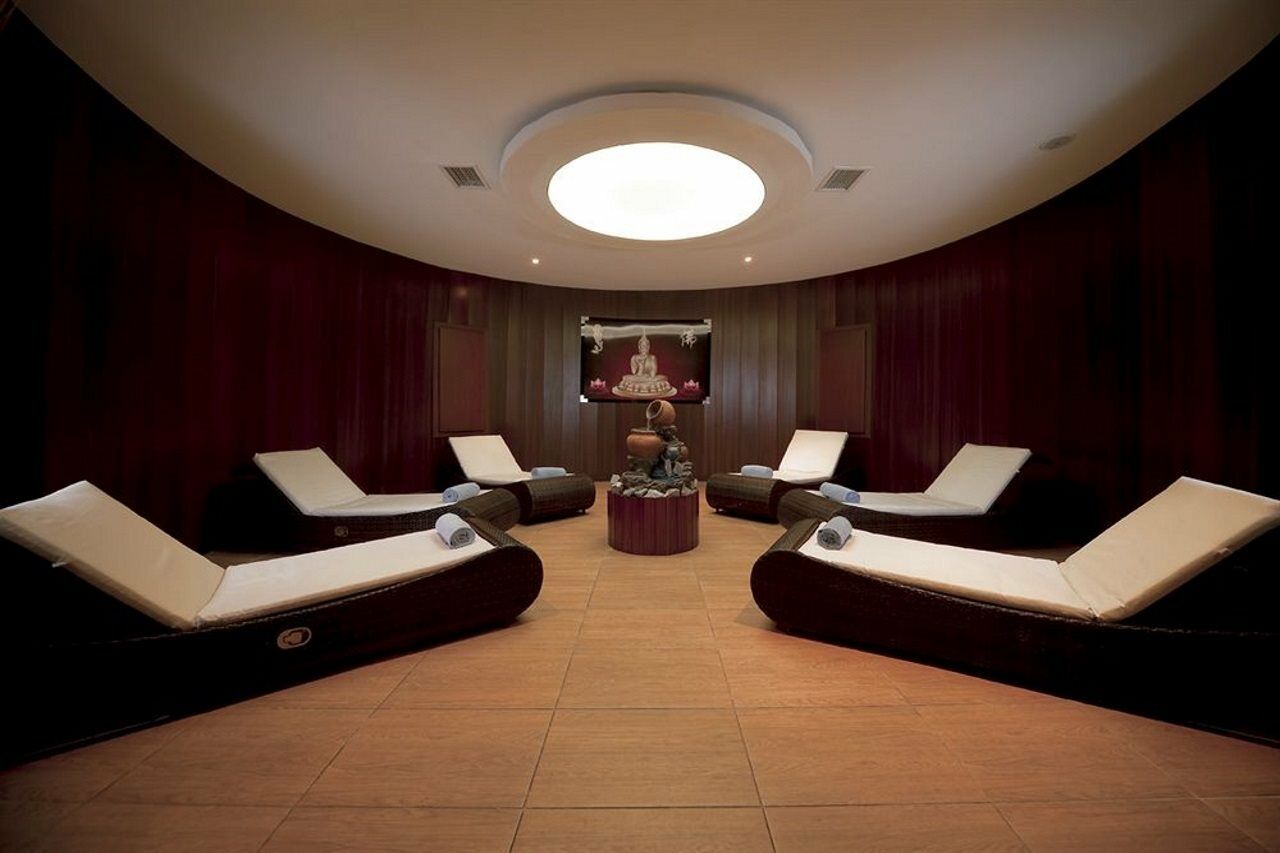 Bella Luna Hotel